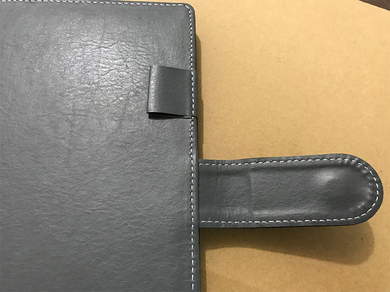 打开状态展示笔插和磁铁隐形扣