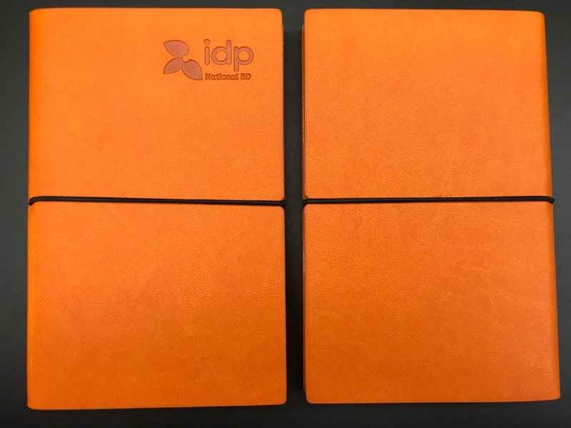 橙色软皮面笔记本正面图.jpg