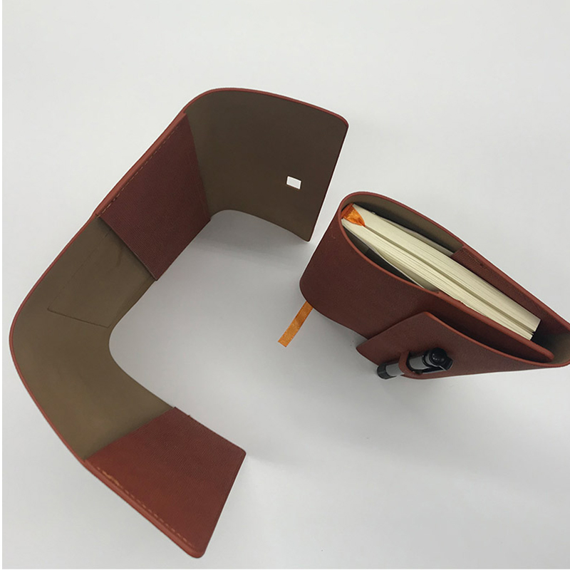 简约油边三折手账本带笔插收纳侧面图