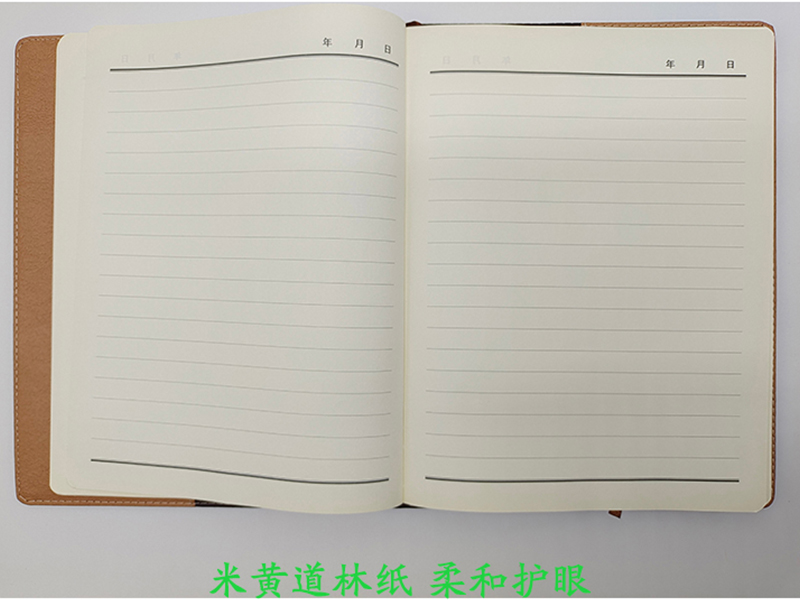 打开的记事本，展示锁线胶装内页和书写区域