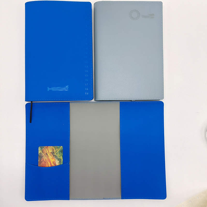 PU皮笔记本展开左侧名片卡片插位细节展示