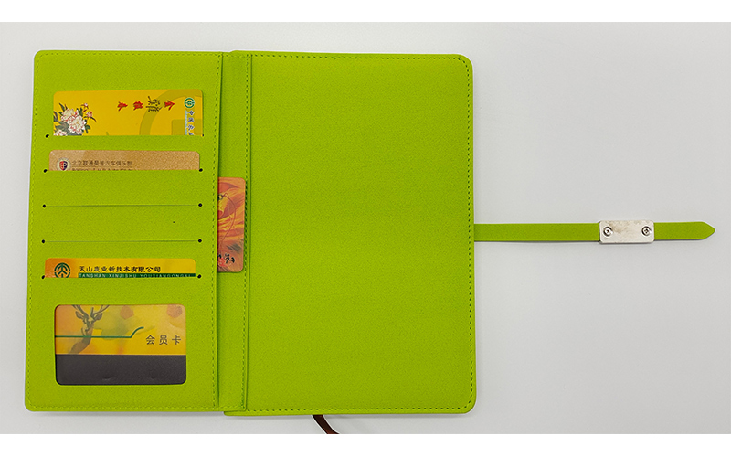 多插袋和文件袋设计- 适合商务办公