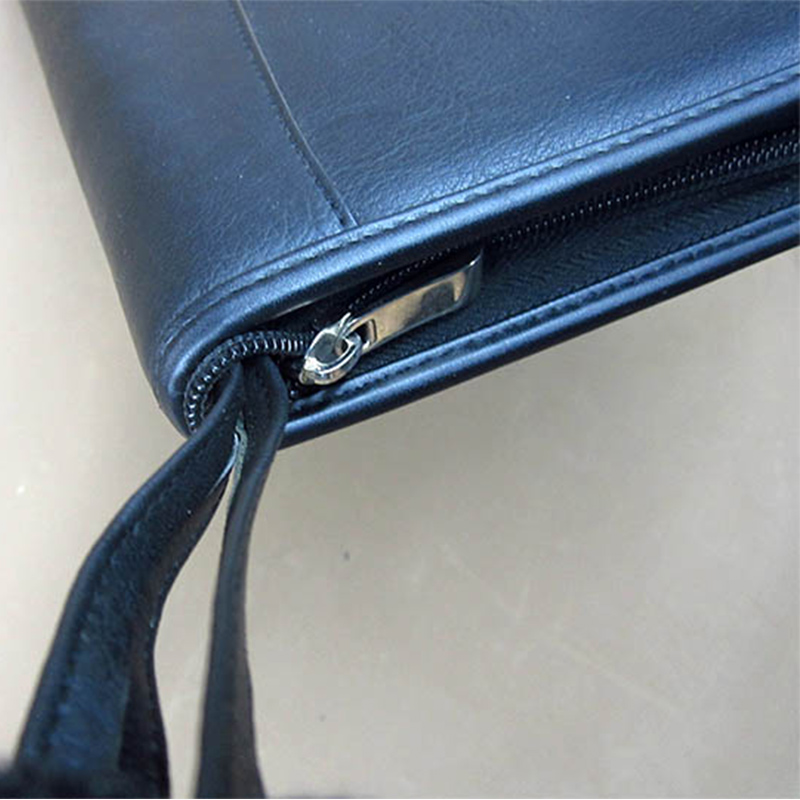 拉链开合 - 顺滑耐用安全防盗手提带子设计 - 牢固车线方便携带