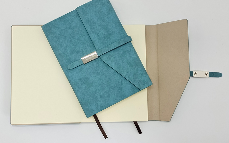 内页裱装翻盖磁扣平装本打开状态展示