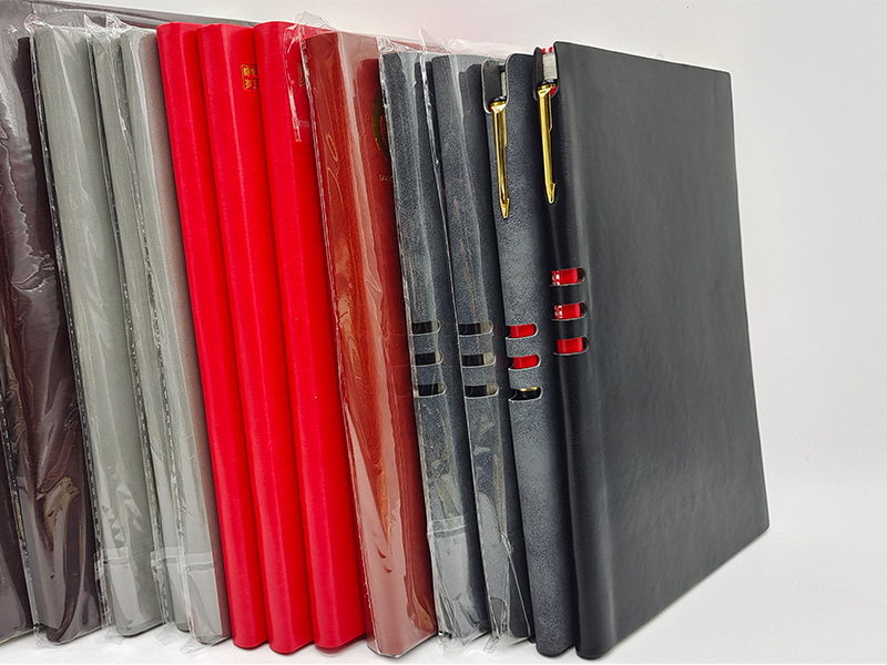 客户定制软皮本带笔插和不带笔插左侧图