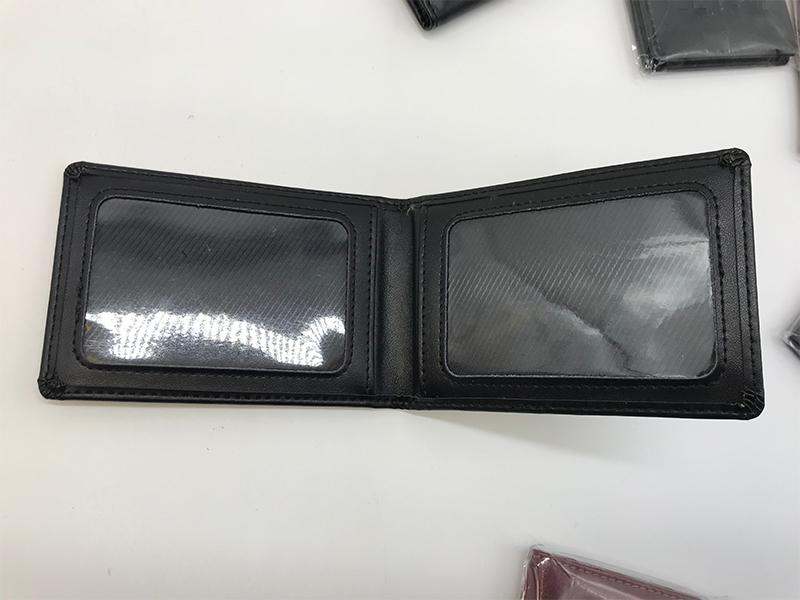 真皮工作证皮套打开卡位展示